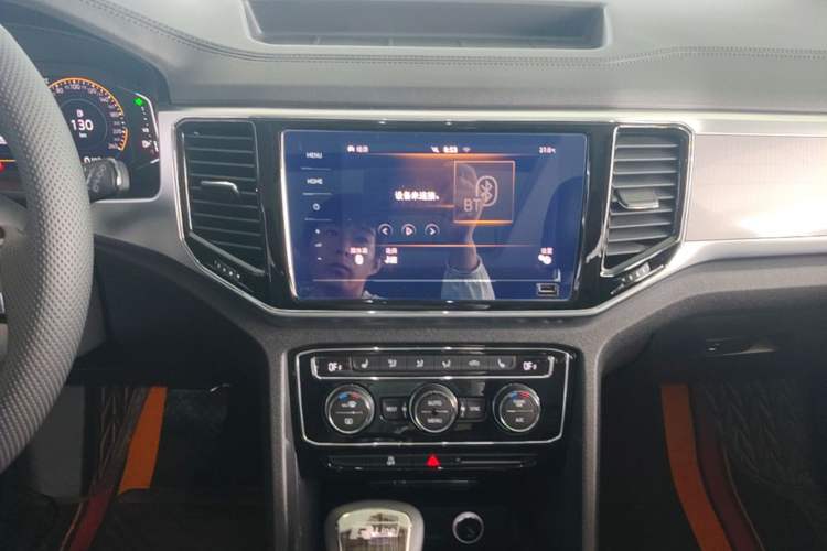 Used Volkswagen Teramont 2020 Revised Version 380TSI Four-Wheel Drive Luxury Edition Audio And AC Panel