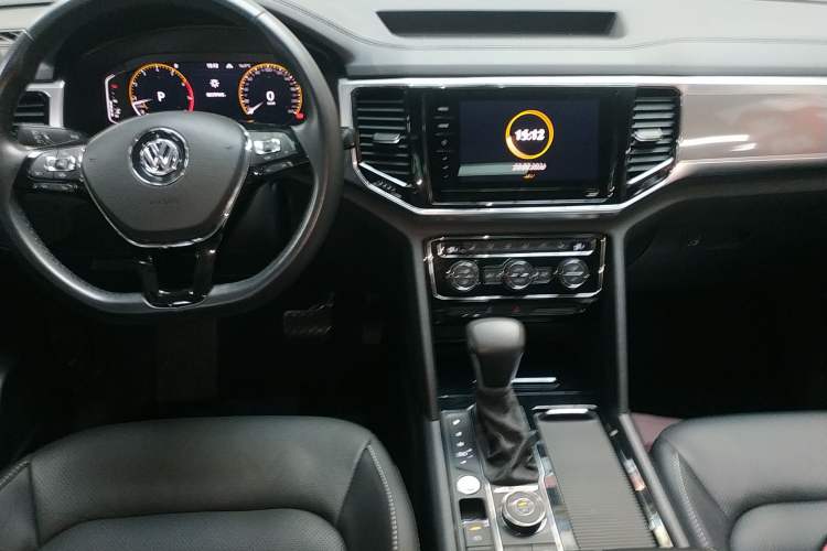 Used Volkswagen Teramont 2020 Revised Version 380TSI Four-Wheel Drive Luxury Edition Audio And AC Panel