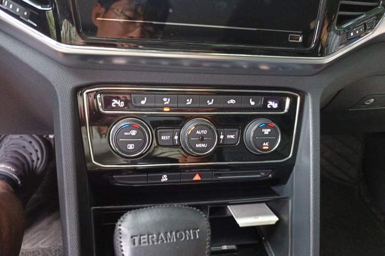 Used Volkswagen Teramont 2020 330TSI Two-Wheel-Drive Luxury Edition China VI Standard Audio And AC Panel