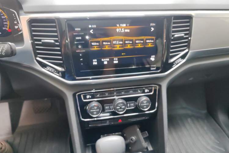 Used Volkswagen Teramont 2020 Revised Version 380TSI Four-Wheel Drive Luxury Edition Audio And AC Panel