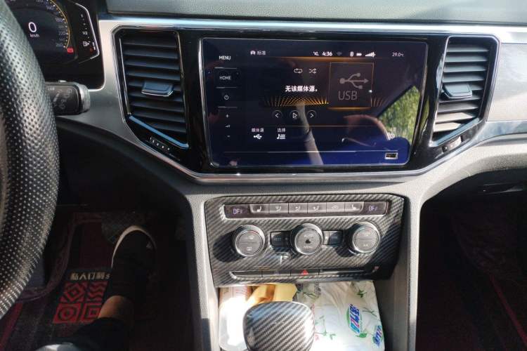 Used Volkswagen Teramont 2020 Revised Version 380TSI Four-Wheel Drive Luxury Edition Audio And AC Panel