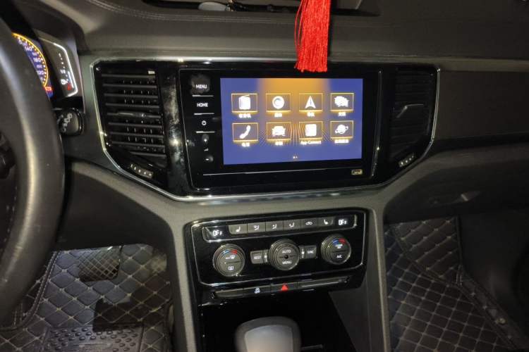 Used Volkswagen Teramont 2020 Revised Version 330TSI Two-Wheel Drive Luxury Edition Audio And AC Panel