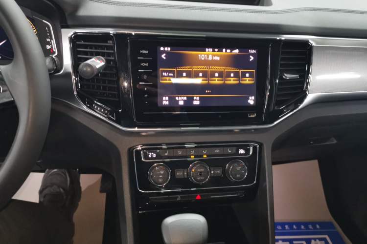 Used Volkswagen Teramont 2020 Revised Version 380TSI Four-Wheel Drive Luxury Edition Audio And AC Panel