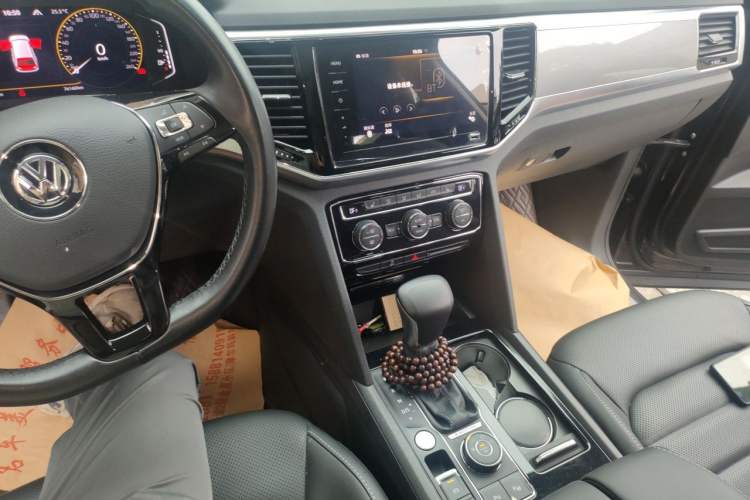 Used Volkswagen Teramont 2020 Revised Version 380TSI Four-Wheel Drive Luxury Edition Audio And AC Panel