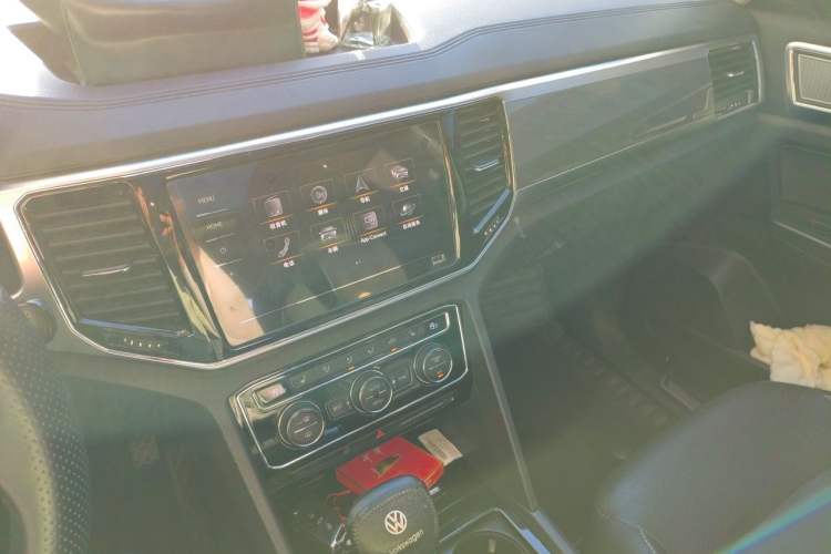 Used Volkswagen Teramont 2020 Revised Version 380TSI Four-Wheel Drive Luxury Edition Audio And AC Panel