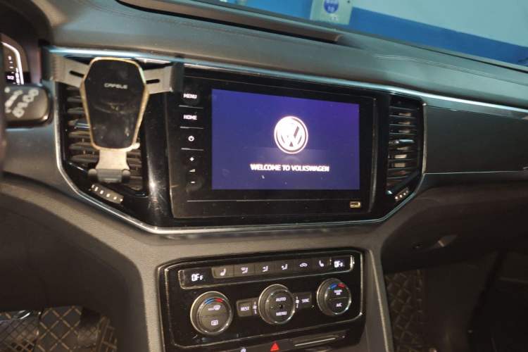 Used Volkswagen Teramont 2020 Revised Version 380TSI Four-Wheel Drive Luxury Edition Audio And AC Panel