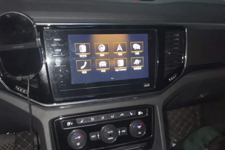 Used Volkswagen Teramont 2020 Revised Version 380TSI Four-Wheel Drive Luxury Edition Audio And AC Panel