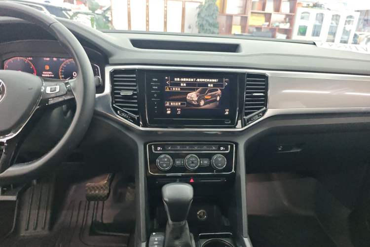 Used Volkswagen Teramont 2020 Revised Version 380TSI Four-Wheel Drive Luxury Edition Audio And AC Panel