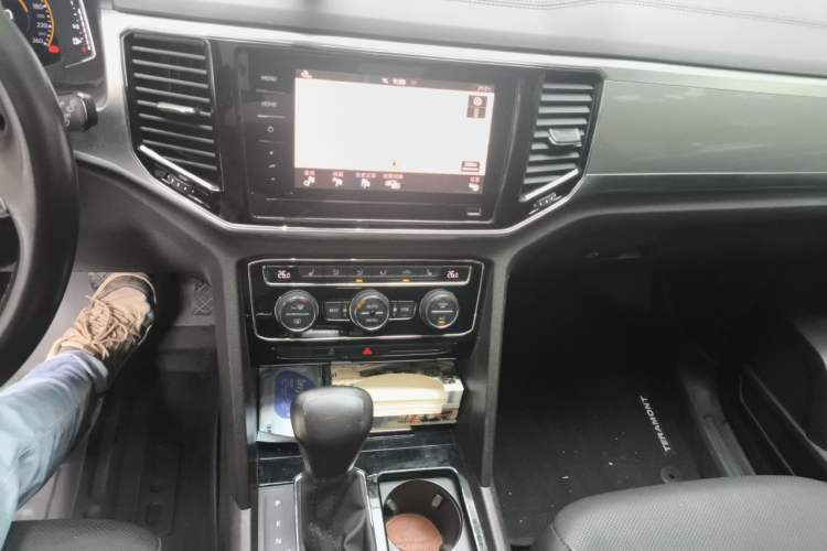 Used Volkswagen Teramont 2020 Revised Version 330TSI Two-Wheel Drive Luxury Edition Audio And AC Panel