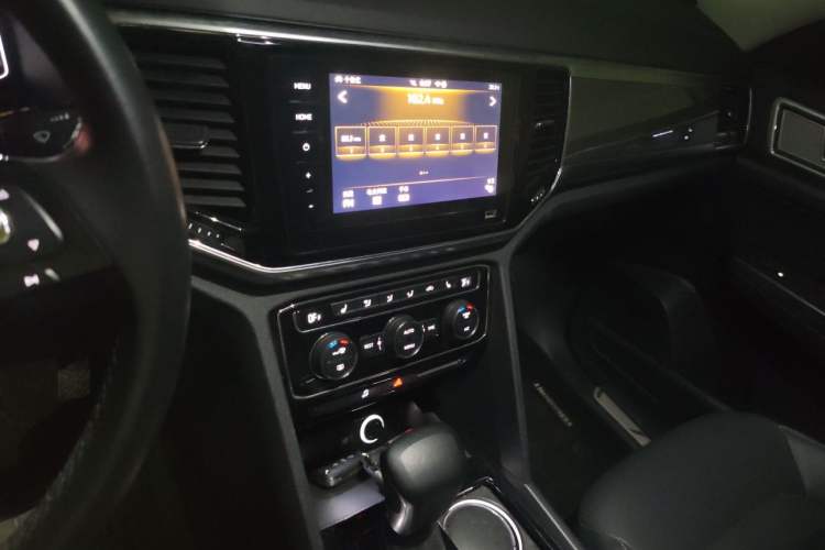 Used Volkswagen Teramont 2020 Revised Version 380TSI Four-Wheel Drive Luxury Edition Audio And AC Panel