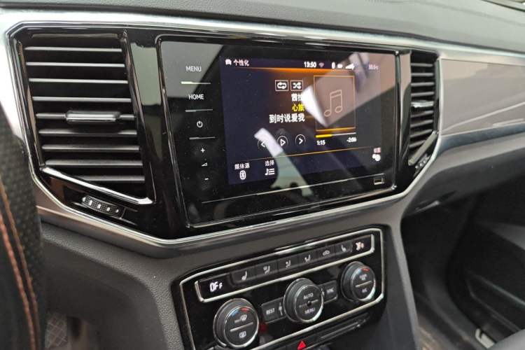 Used Volkswagen Teramont 2020 Revised Version 380TSI Four-Wheel Drive Luxury Edition Audio And AC Panel