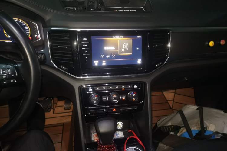 Used Volkswagen Teramont 2020 Revised Version 330TSI Two-Wheel Drive Luxury Edition Audio And AC Panel
