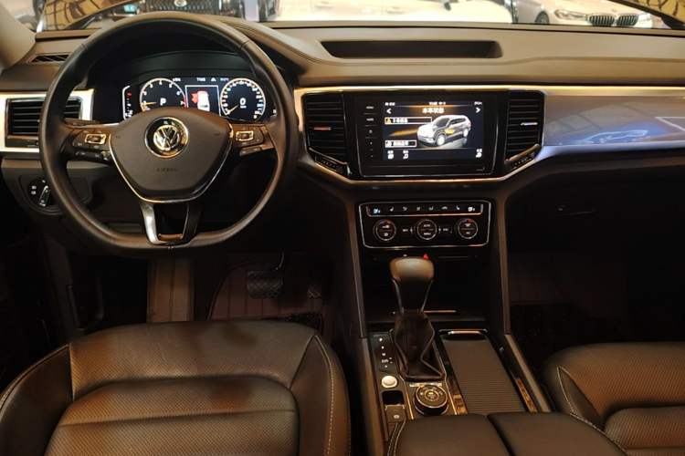 Used Volkswagen Teramont 2020 Revised Version 330TSI Two-Wheel Drive Luxury Edition Center Console