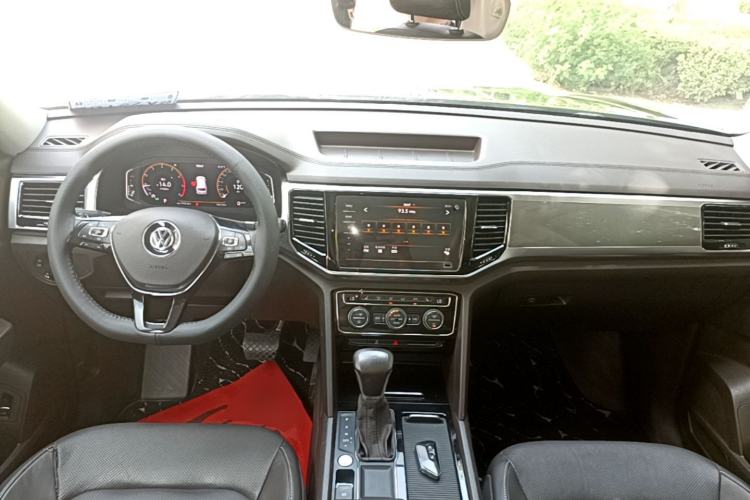 Used Volkswagen Teramont 2020 Revised Version 330TSI Two-Wheel Drive Luxury Edition Center Console