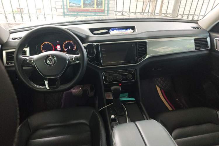 Used Volkswagen Teramont 2020 Revised Version 330TSI Two-Wheel Drive Luxury Edition Center Console