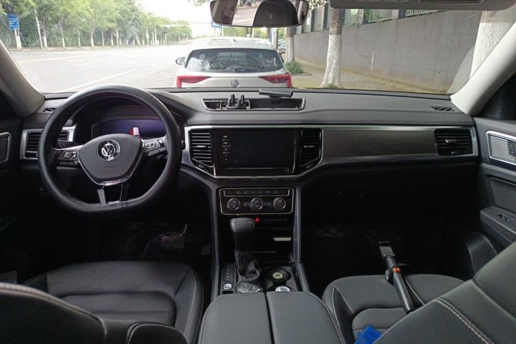 Used Volkswagen Teramont 2020 330TSI Two-Wheel-Drive Luxury Edition China VI Standard Center Console
