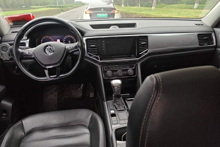 Used Volkswagen Teramont 2020 330TSI Two-Wheel-Drive Luxury Edition China VI Standard Center Console