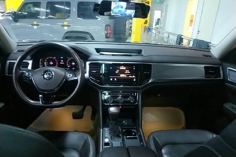 Used Volkswagen Teramont 2020 Revised Version 330TSI Two-Wheel Drive Luxury Edition Center Console