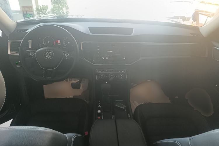 Used Volkswagen Teramont 2020 Revised Version 330TSI Two-Wheel Drive Luxury Edition Center Console