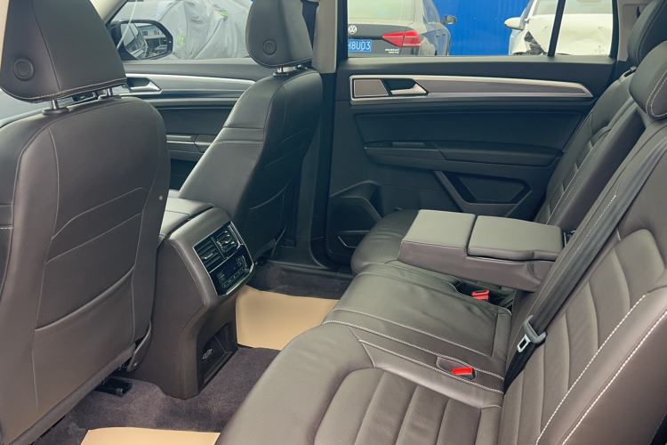Used Volkswagen Teramont 2020 330TSI Two-Wheel-Drive Luxury Edition China VI Standard Center Console