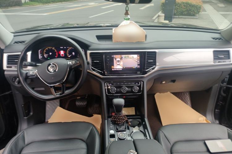 Used Volkswagen Teramont 2020 Revised Version 380TSI Four-Wheel Drive Luxury Edition Center Console