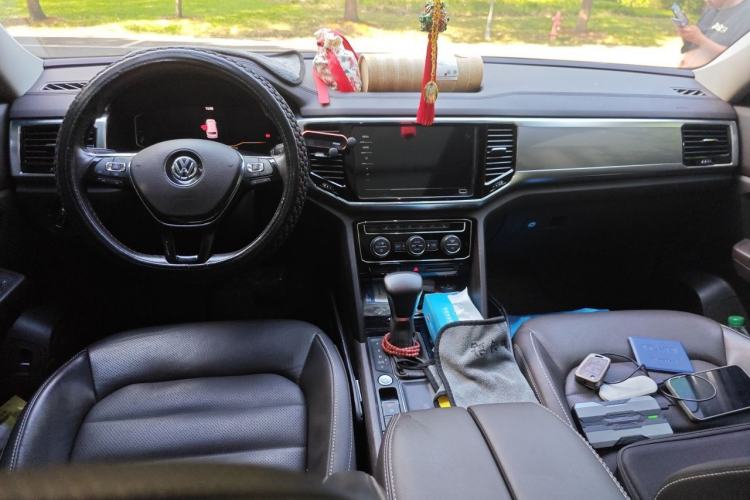 Used Volkswagen Teramont 2020 Revised Version 330TSI Two-Wheel Drive Luxury Edition Center Console