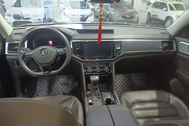 Used Volkswagen Teramont 2020 330TSI Two-Wheel-Drive Luxury Edition China VI Standard Center Console