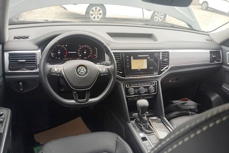 Used Volkswagen Teramont 2020 Revised Version 330TSI Two-Wheel Drive Luxury Edition Center Console