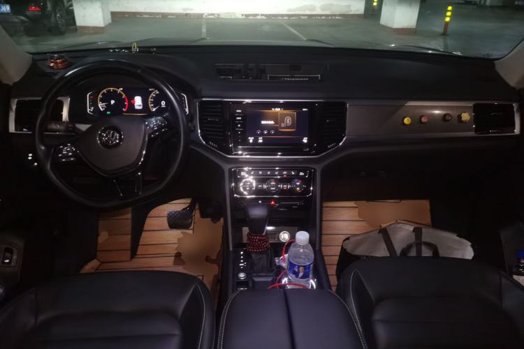 Used Volkswagen Teramont 2020 Revised Version 330TSI Two-Wheel Drive Luxury Edition Center Console