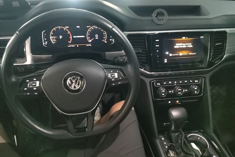 Used Volkswagen Teramont 2020 Revised Version 330TSI Two-Wheel Drive Luxury Edition Center Console