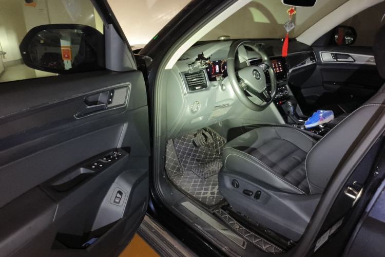 Used Volkswagen Teramont 2020 Revised Version 330TSI Two-Wheel Drive Luxury Edition Driver Seat