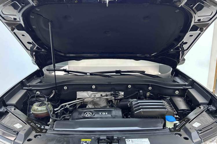 Used Volkswagen Teramont 2020 380TSI Four-Wheel Drive Luxury Version China VI Standard Engine Bay