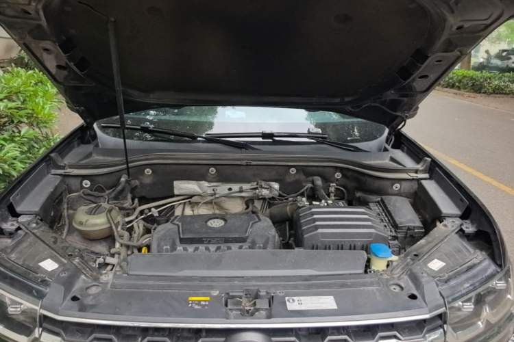 Used Volkswagen Teramont 2020 330TSI Two-Wheel-Drive Luxury Edition China VI Standard Engine Bay