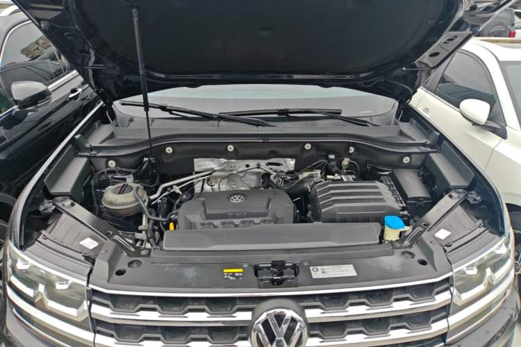Used Volkswagen Teramont 2020 330TSI Two-Wheel-Drive Luxury Edition China VI Standard Engine Bay