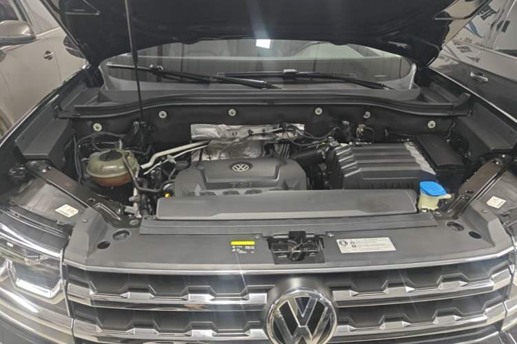 Used Volkswagen Teramont 2020 330TSI Two-Wheel-Drive Luxury Edition China VI Standard Engine Bay