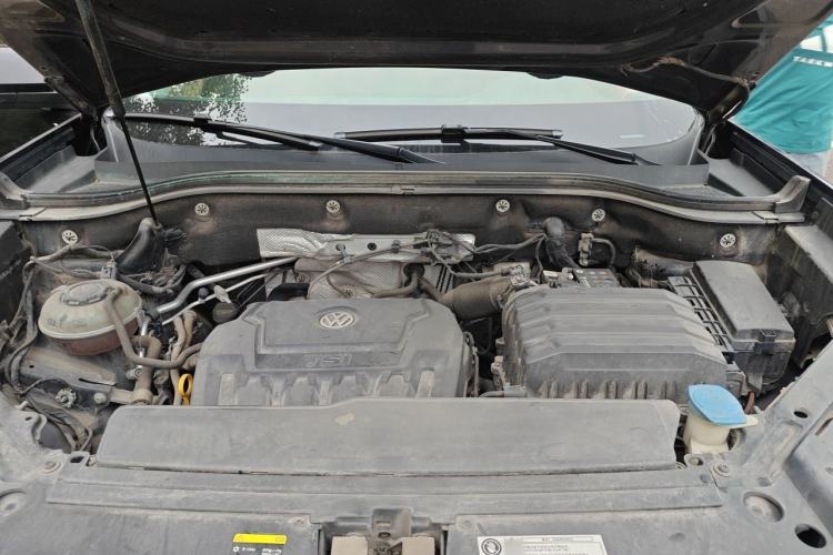 Used Volkswagen Teramont 2020 330TSI Two-Wheel-Drive Luxury Edition China VI Standard Engine Bay
