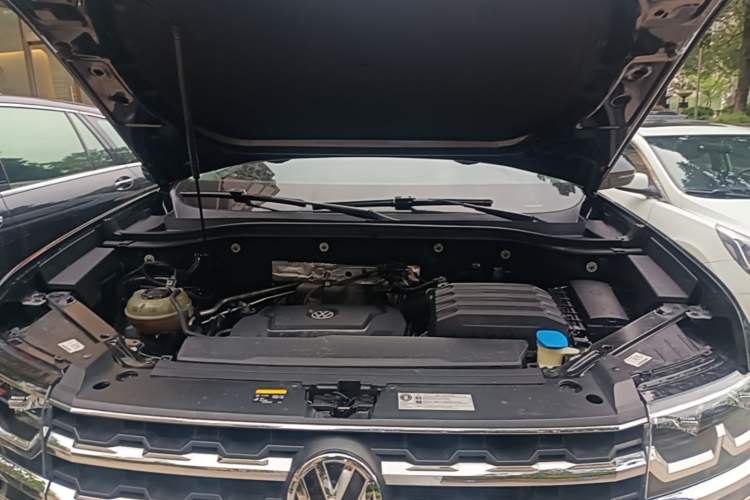 Used Volkswagen Teramont 2020 330TSI Two-Wheel-Drive Luxury Edition China VI Standard Engine Bay