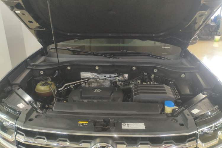 Used Volkswagen Teramont 2020 330TSI Two-Wheel-Drive Luxury Edition China VI Standard Engine Bay