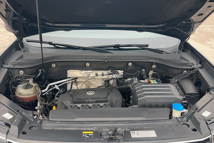 Used Volkswagen Teramont 2020 330TSI Two-Wheel-Drive Luxury Edition China VI Standard Engine Bay