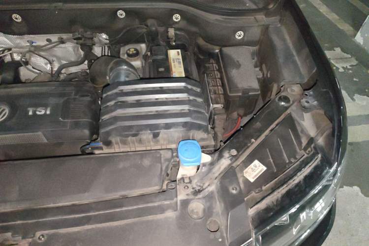 Used Volkswagen Teramont 2020 Revised Version 380TSI Four-Wheel Drive Luxury Edition Engine Bay Left