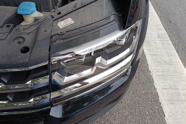 Used Volkswagen Teramont 2020 330TSI Two-Wheel-Drive Luxury Edition China VI Standard Engine Bay Left