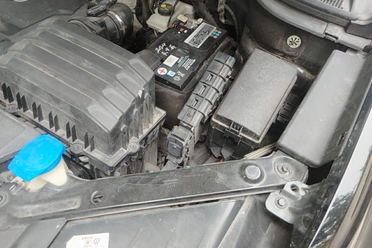 Used Volkswagen Teramont 2020 330TSI Two-Wheel-Drive Luxury Edition China VI Standard Engine Bay Left