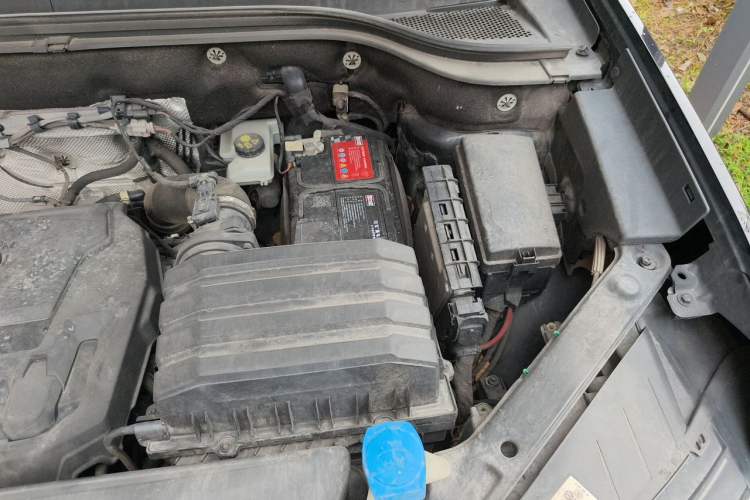 Used Volkswagen Teramont 2020 330TSI Two-Wheel-Drive Luxury Edition China VI Standard Engine Bay Left