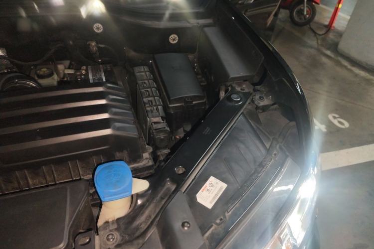 Used Volkswagen Teramont 2020 Revised Version 380TSI Four-Wheel Drive Luxury Edition Engine Bay Left