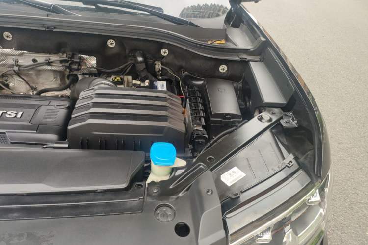 Used Volkswagen Teramont 2020 Revised Version 380TSI Four-Wheel Drive Luxury Edition Engine Bay Left