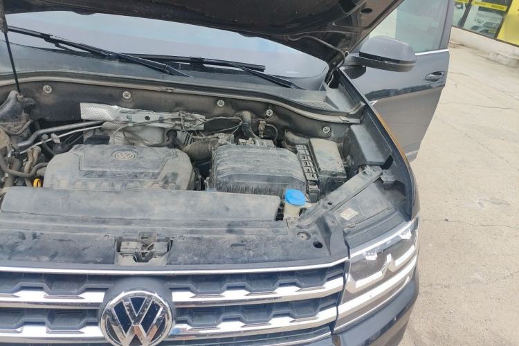 Used Volkswagen Teramont 2020 330TSI Two-Wheel-Drive Luxury Edition China VI Standard Engine Bay Left
