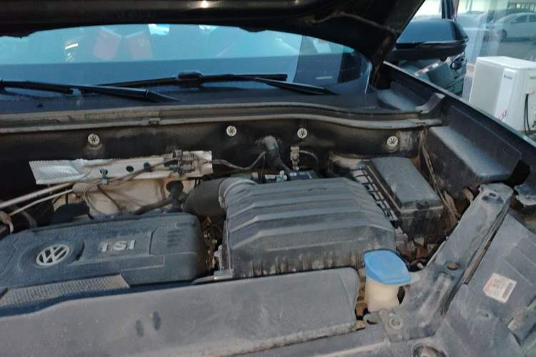 Used Volkswagen Teramont 2020 Revised Version 380TSI Four-Wheel Drive Luxury Edition Engine Bay Left