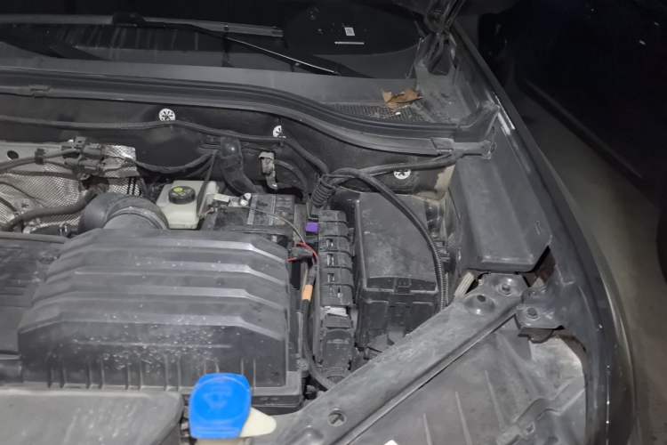 Used Volkswagen Teramont 2020 Revised Version 380TSI Four-Wheel Drive Luxury Edition Engine Bay Left