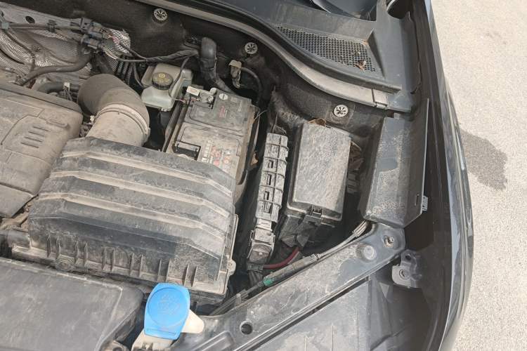 Used Volkswagen Teramont 2020 Revised Version 380TSI Four-Wheel Drive Luxury Edition Engine Bay Left