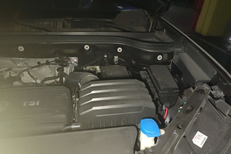 Used Volkswagen Teramont 2020 Revised Version 380TSI Four-Wheel Drive Luxury Edition Engine Bay Left